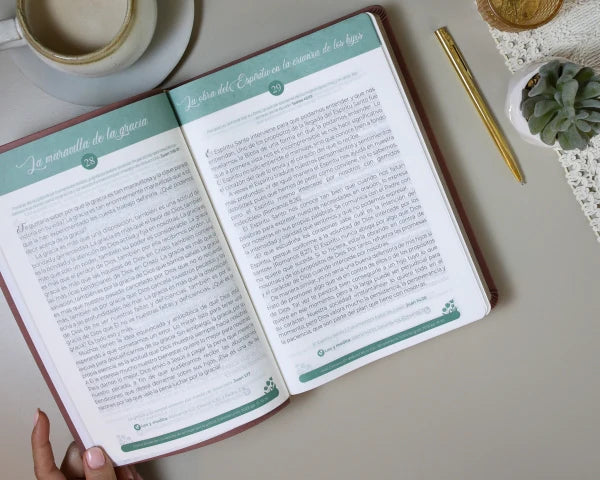Biblia de Promesas Devocional Virtuosa RVR 1960, Virtuosa, Letra Gigante, piel especial rosa Tulipán